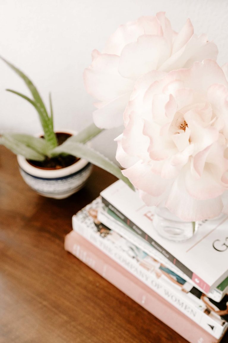 Styling books and magazines into your decoration